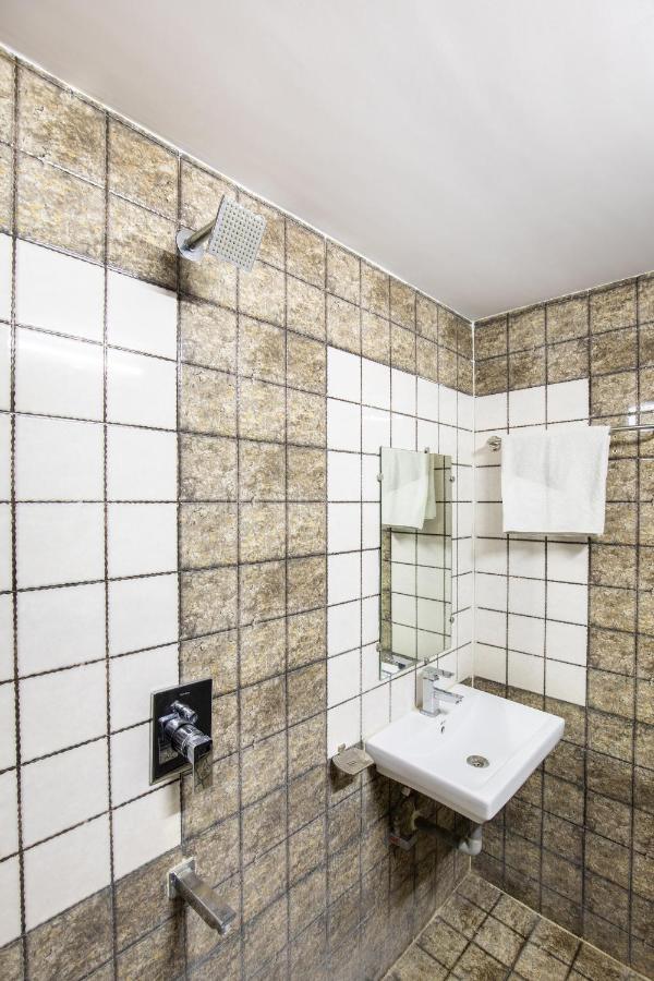 Oyo 45301 Hotel Om Palace Sāgar Zewnętrze zdjęcie